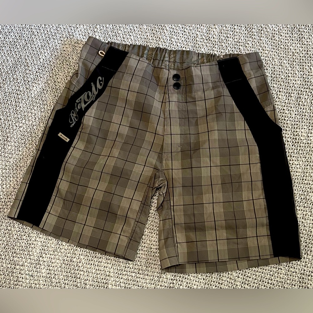 ZOIC PLAID SHORTS + ESSENTIAL LINER